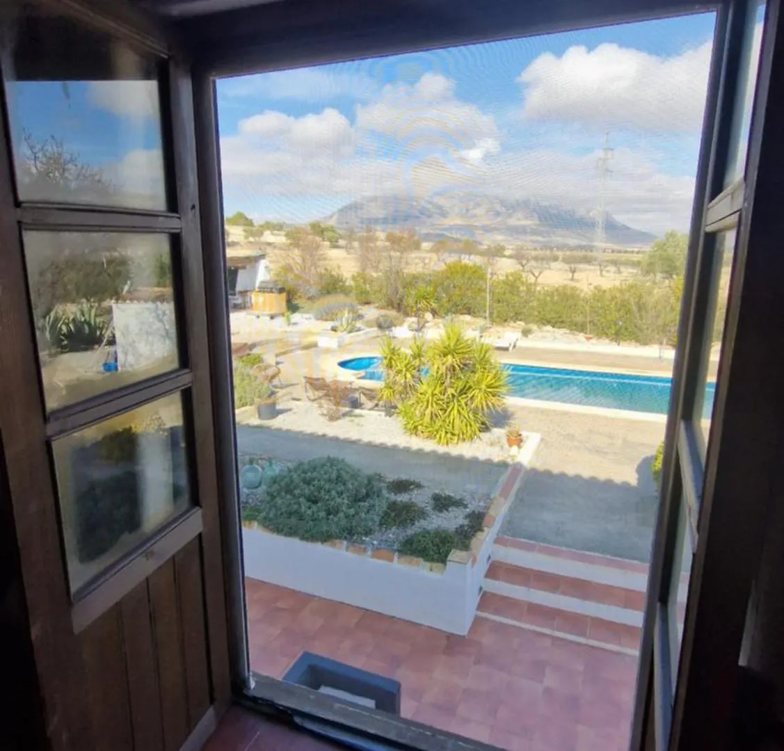 Casa De La Familia - Casa Rural Baza Bed & Breakfast